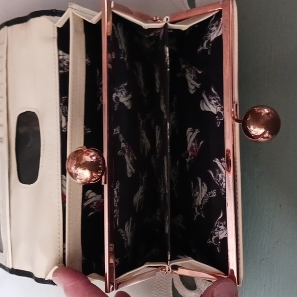 TED BAKER LEATHER WALLET - Picture 4 of 9